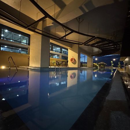 Grand Riviera Suites Manila Bagian luar foto