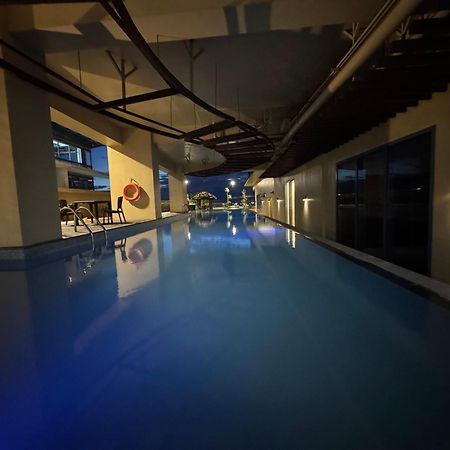 Grand Riviera Suites Manila Bagian luar foto