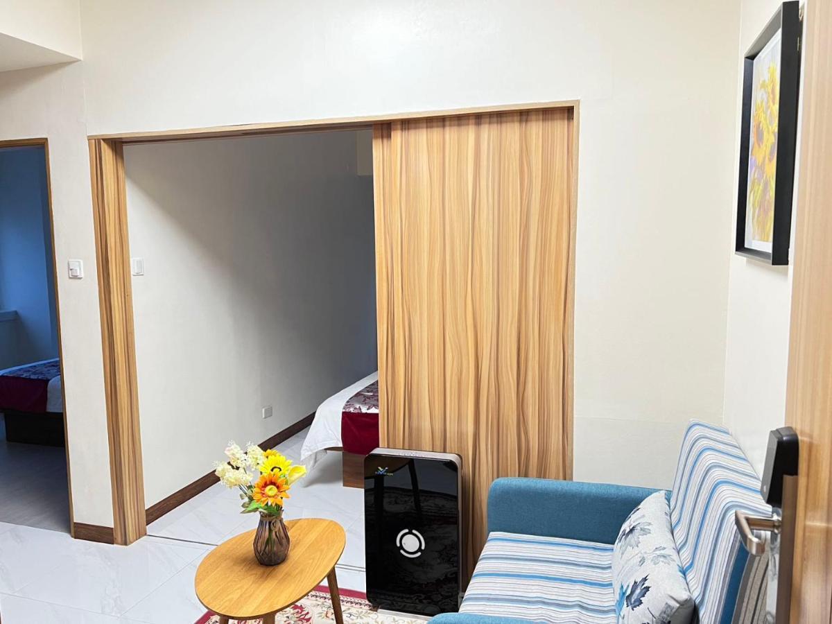 Grand Riviera Suites Manila Bagian luar foto