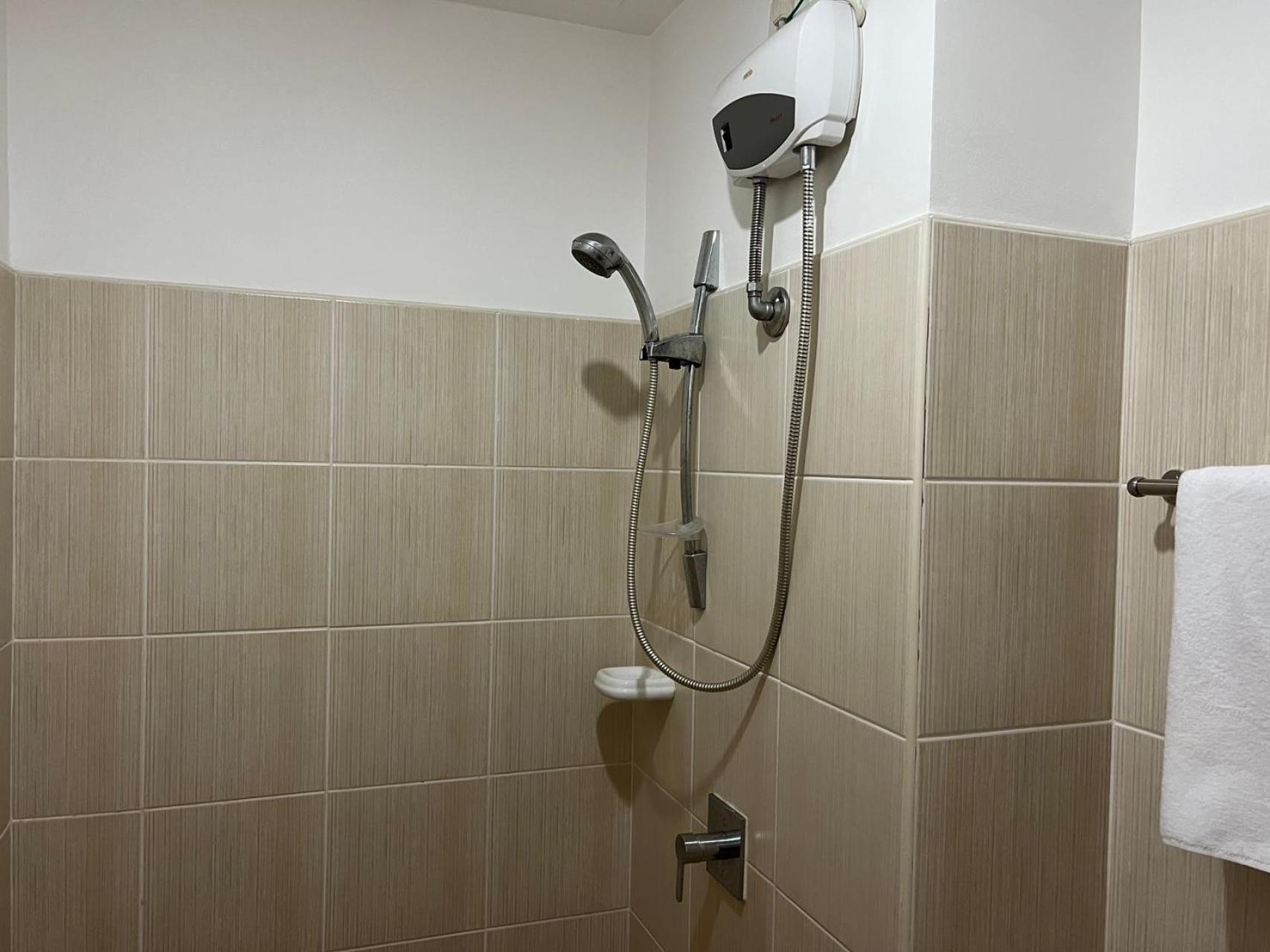 Grand Riviera Suites Manila Bagian luar foto