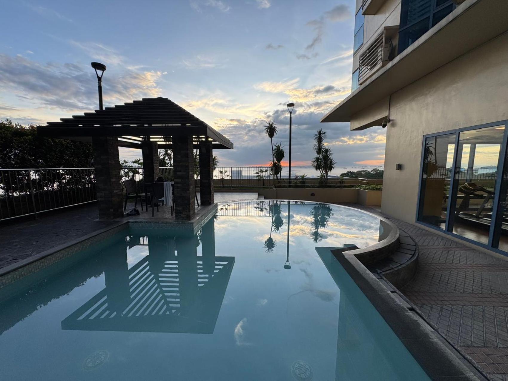 Grand Riviera Suites Manila Bagian luar foto