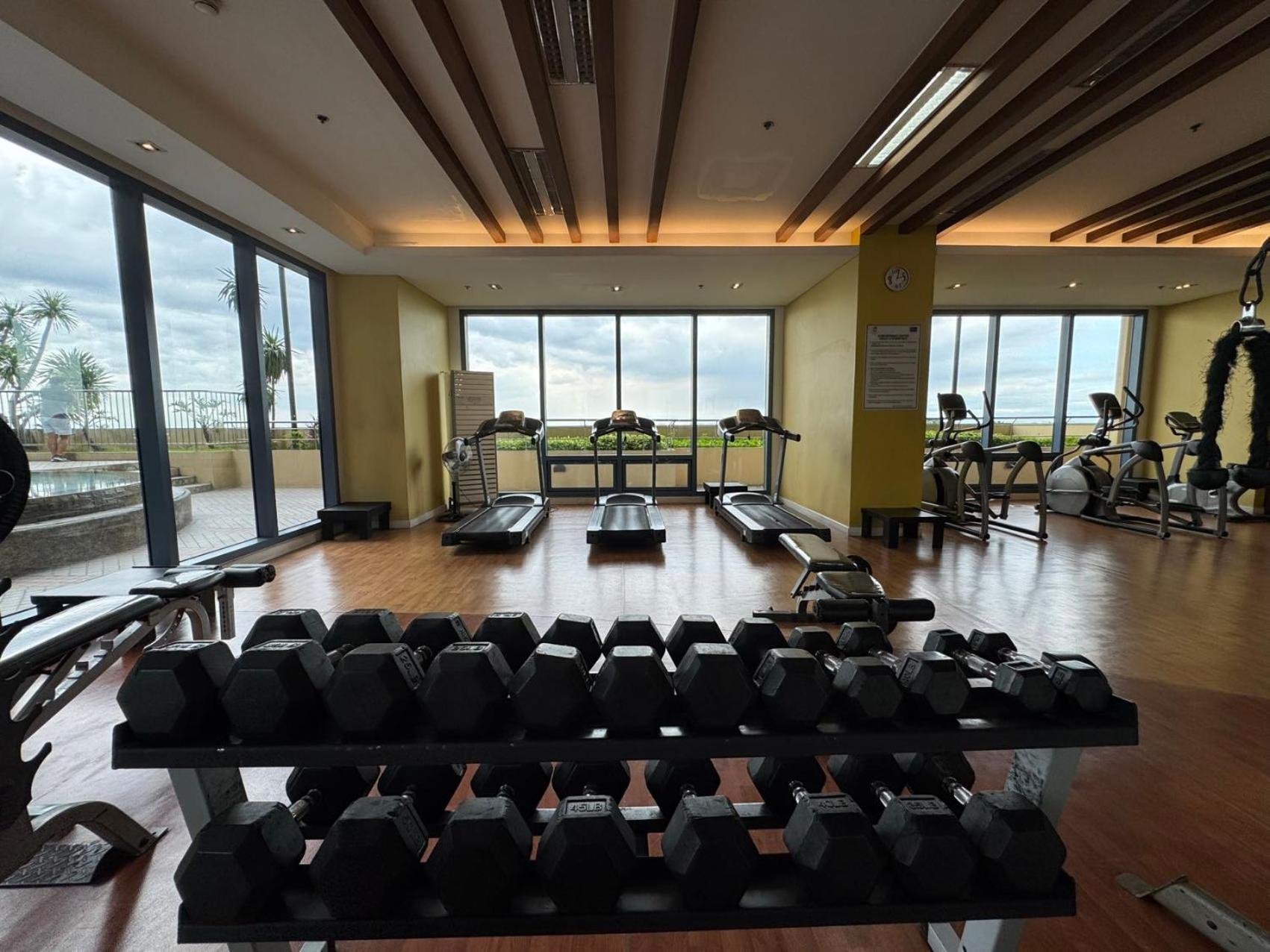 Grand Riviera Suites Manila Bagian luar foto