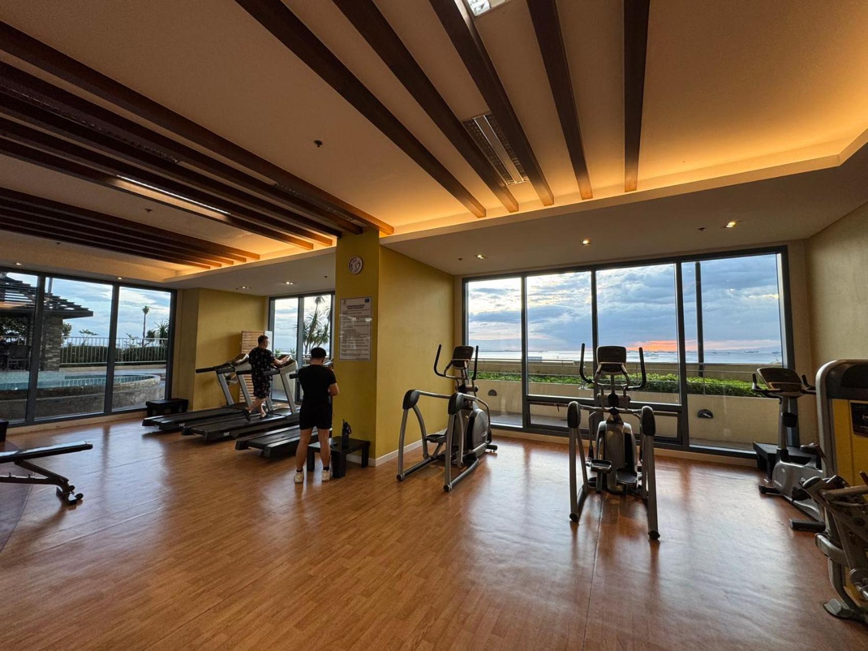 Grand Riviera Suites Manila Bagian luar foto
