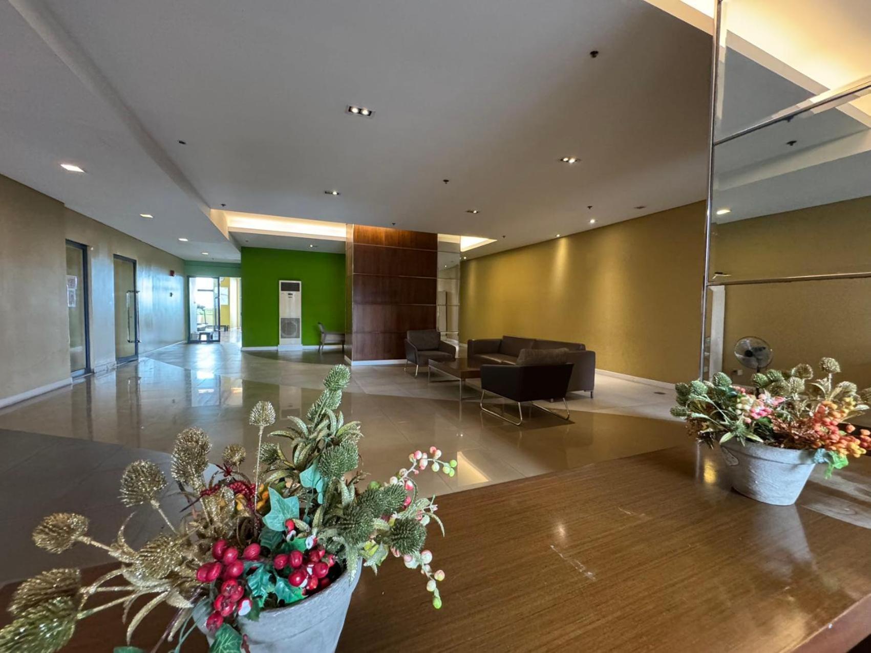 Grand Riviera Suites Manila Bagian luar foto