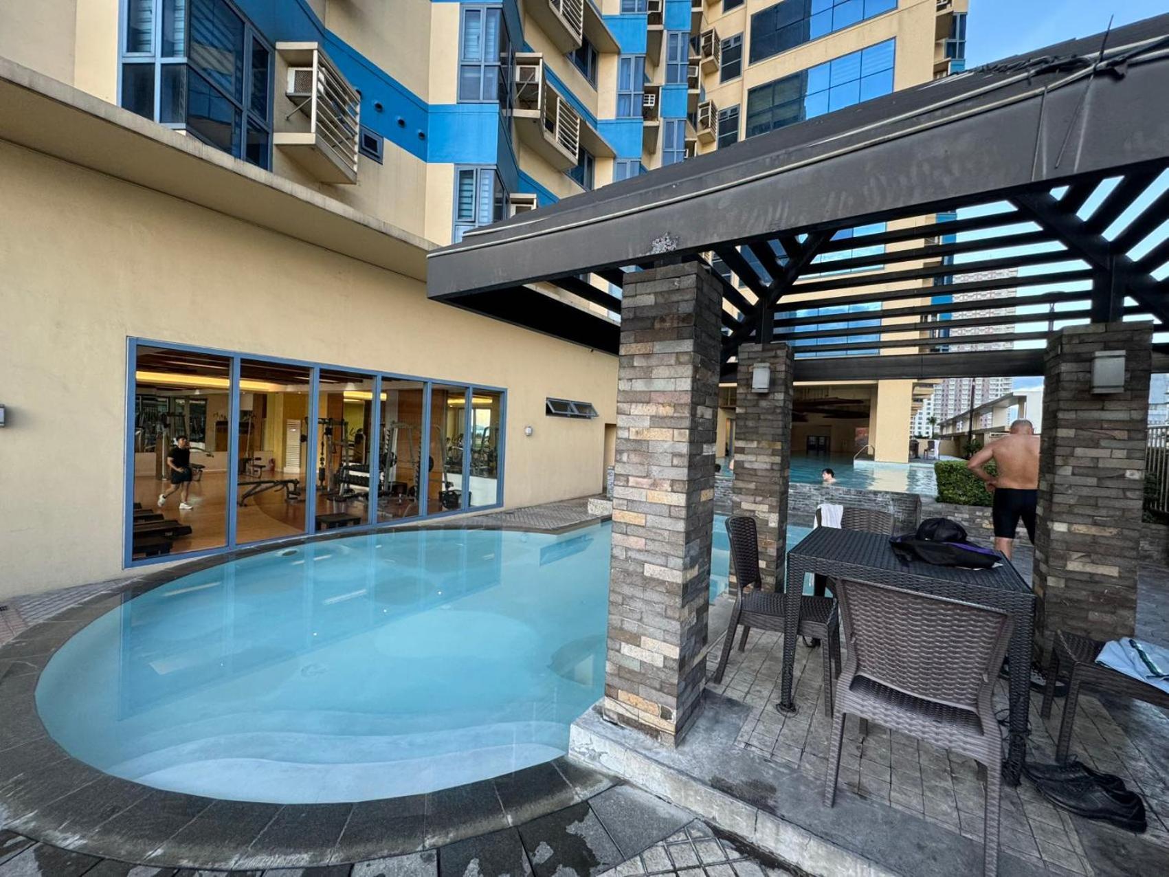 Grand Riviera Suites Manila Bagian luar foto